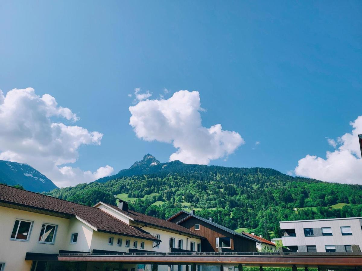 Wanderhotel Garni Cresta Schruns Buitenkant foto