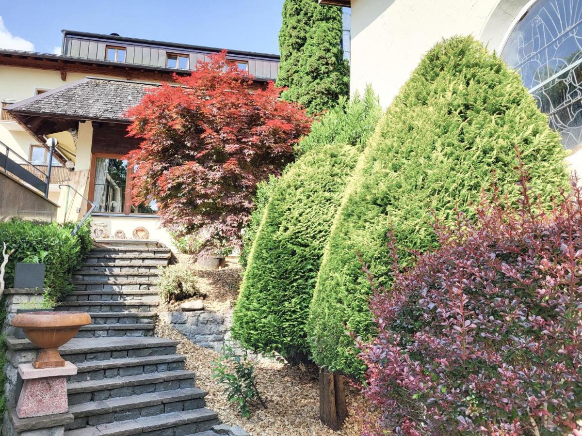 Wanderhotel Garni Cresta Schruns Buitenkant foto