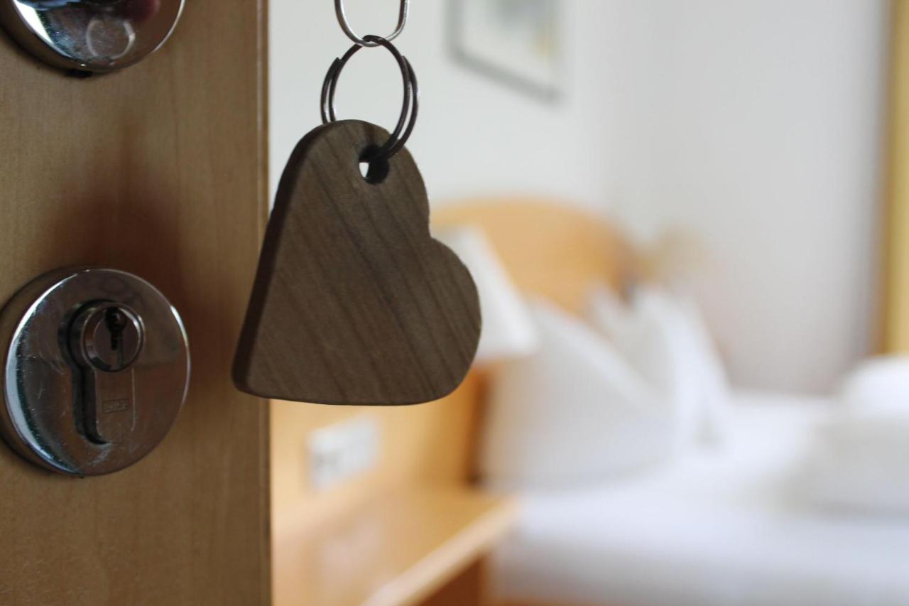 Wanderhotel Garni Cresta Schruns Buitenkant foto