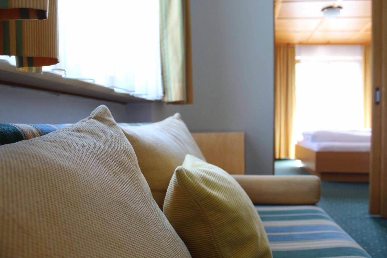 Wanderhotel Garni Cresta Schruns Buitenkant foto