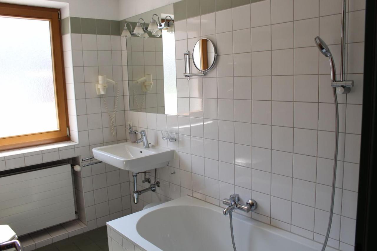 Wanderhotel Garni Cresta Schruns Buitenkant foto