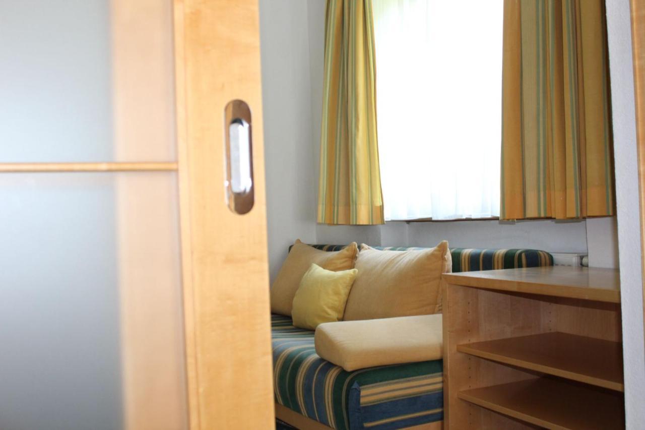 Wanderhotel Garni Cresta Schruns Buitenkant foto