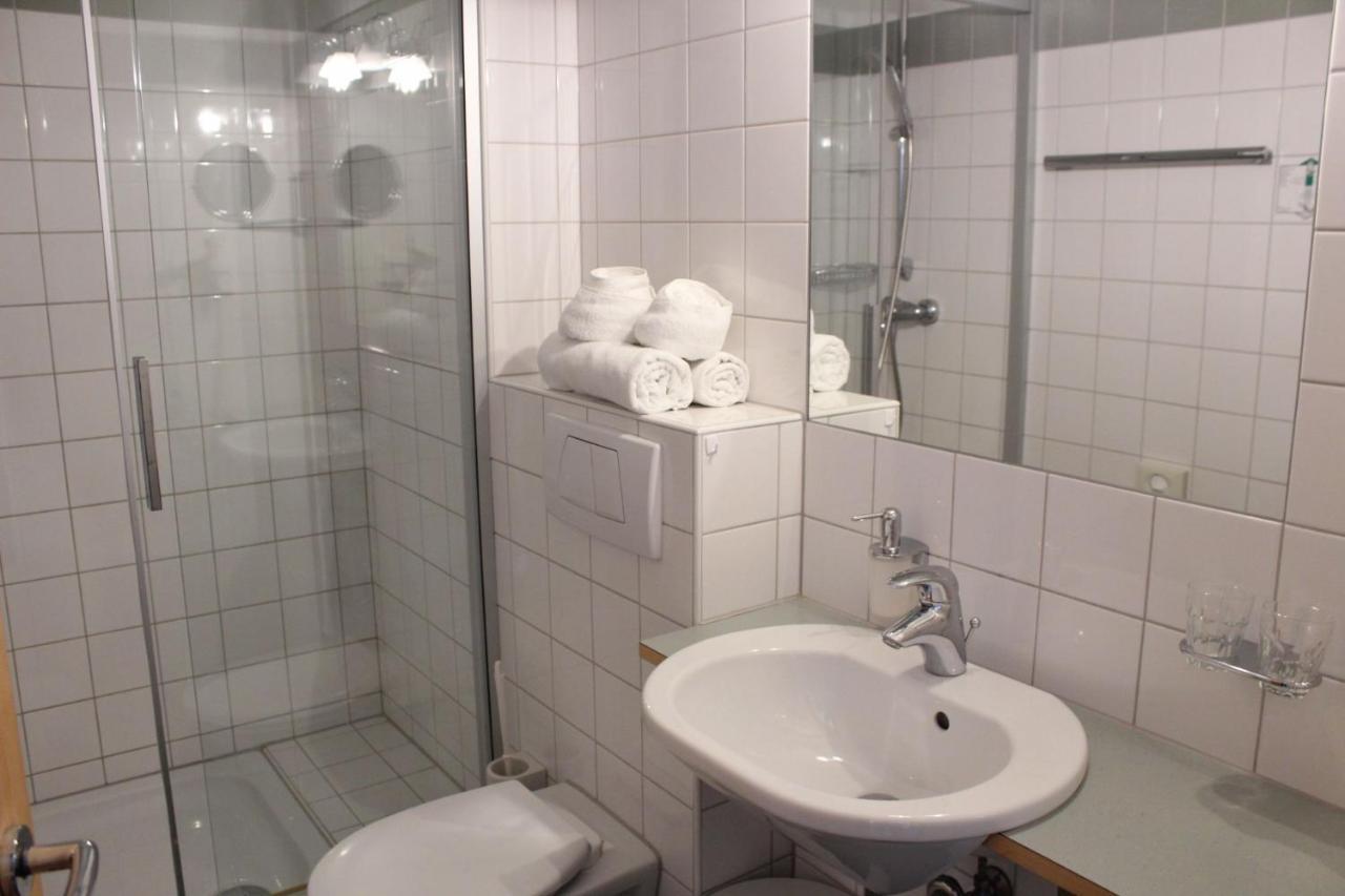 Wanderhotel Garni Cresta Schruns Buitenkant foto