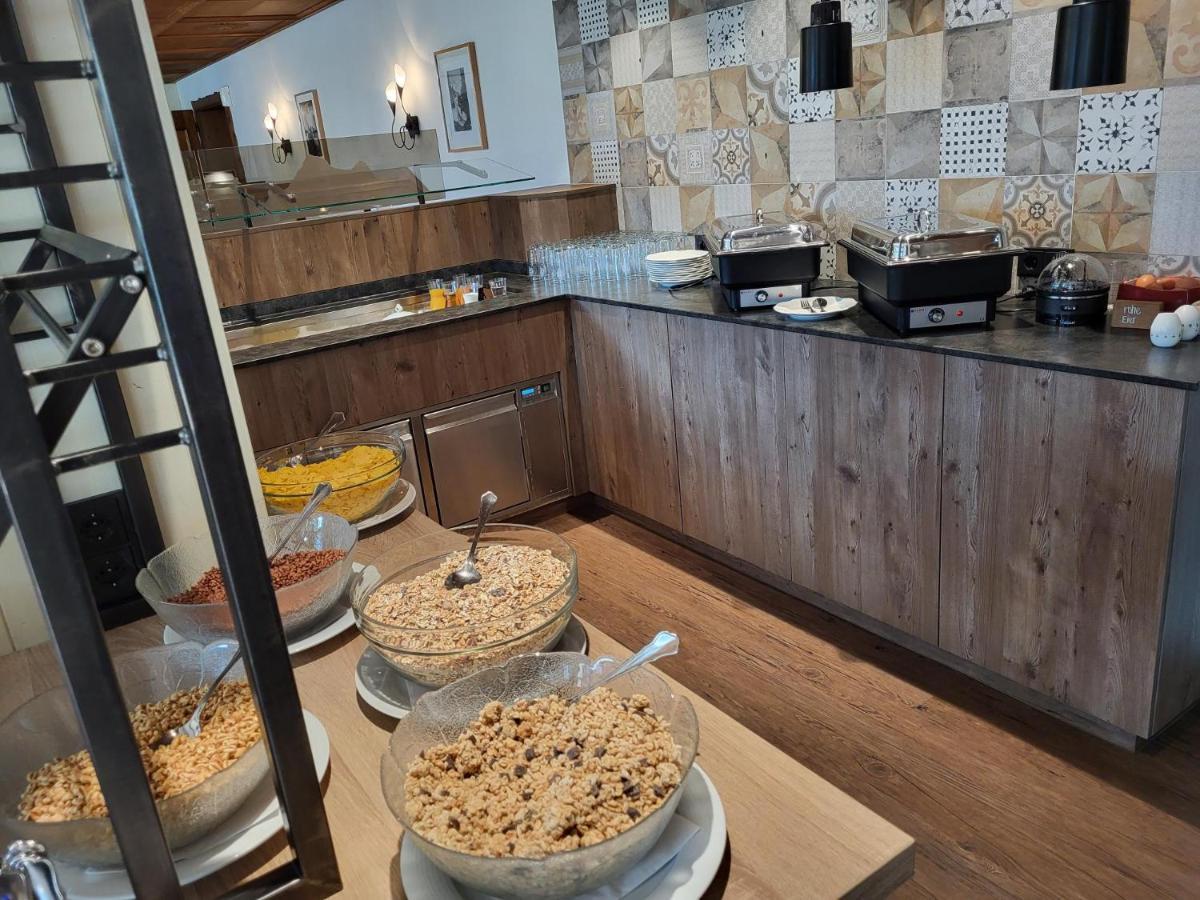 Wanderhotel Garni Cresta Schruns Buitenkant foto