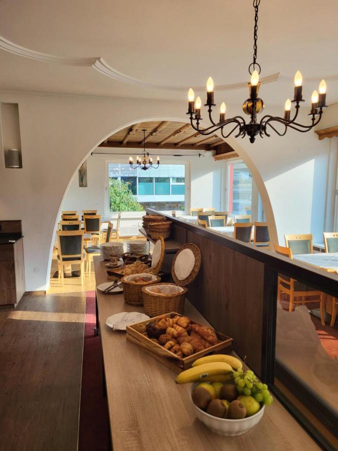 Wanderhotel Garni Cresta Schruns Buitenkant foto