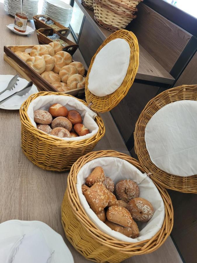 Wanderhotel Garni Cresta Schruns Buitenkant foto